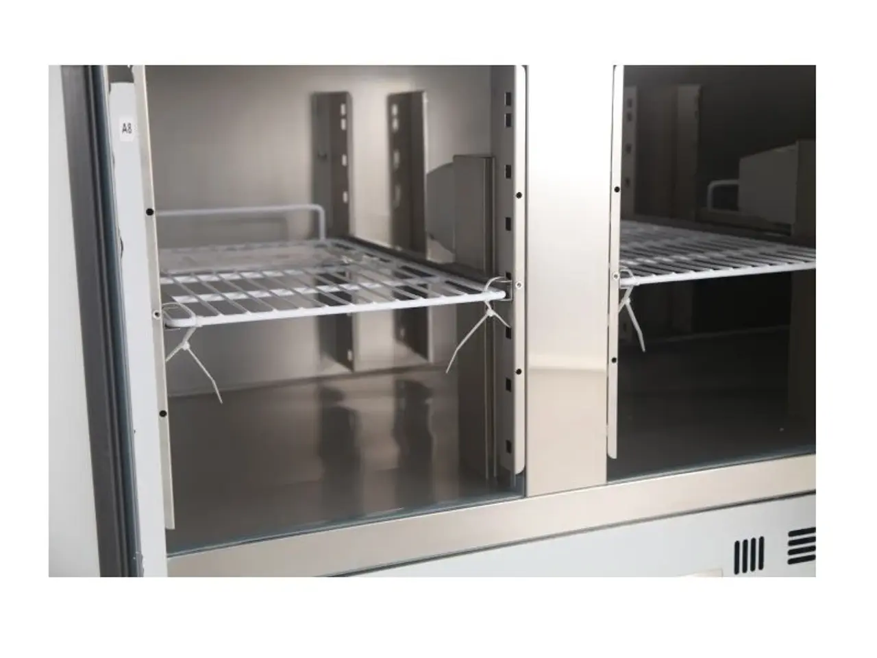 Billede 4 - Pizzadisk/Saladette med 3 døre