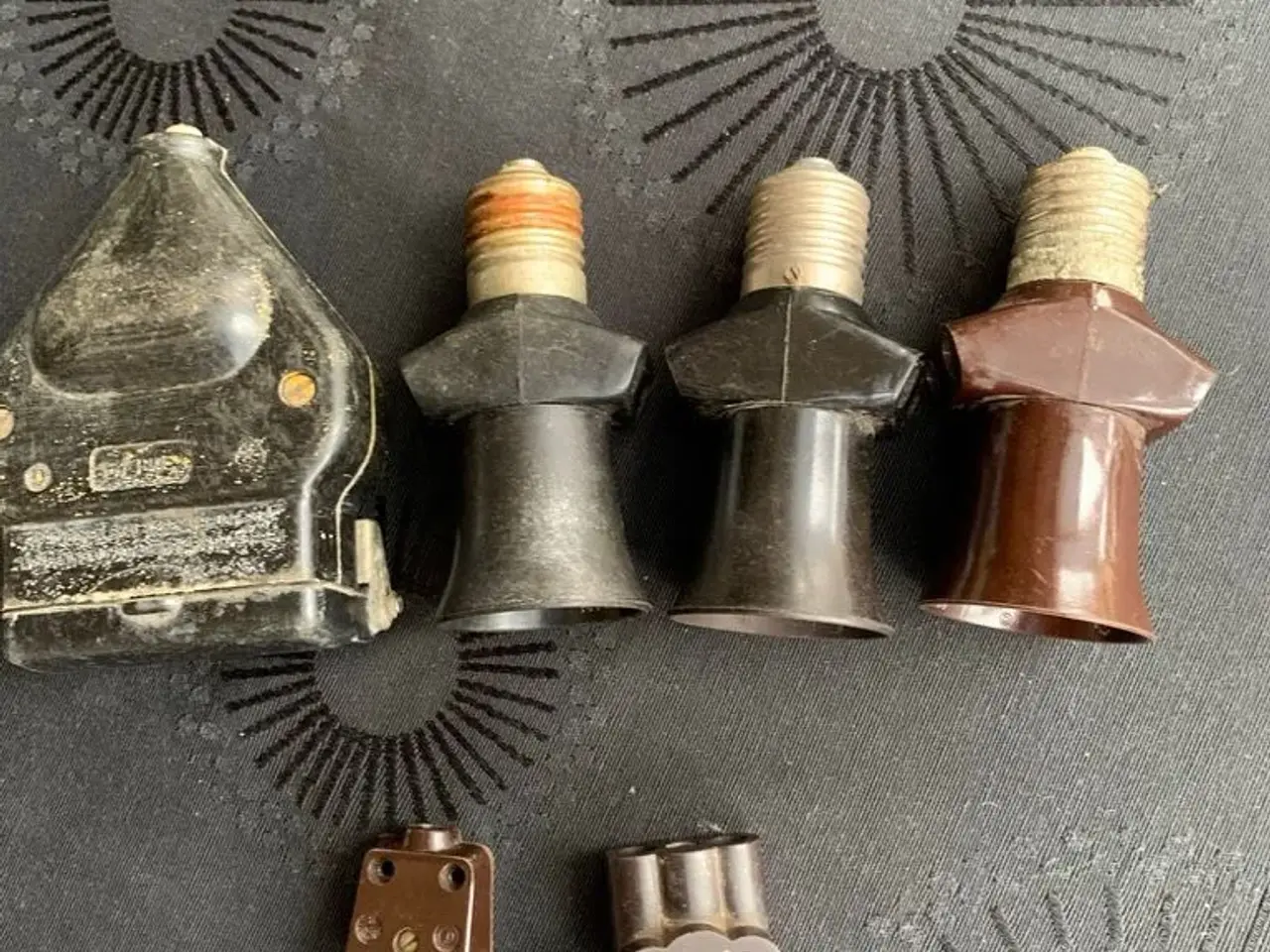 Billede 2 - Gamle stik og fatninger