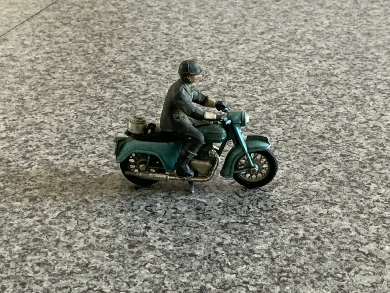 Billede 1 - Britains No 9697 Police Patrol Triumph Thunderbird
