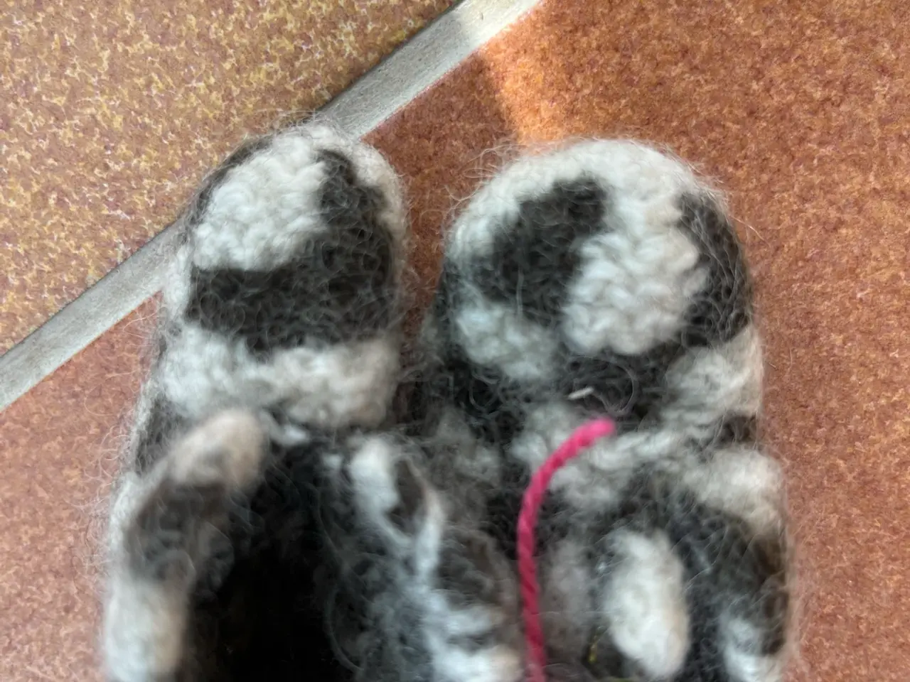 Billede 2 - Baby Born fusser strikket i uldgarn