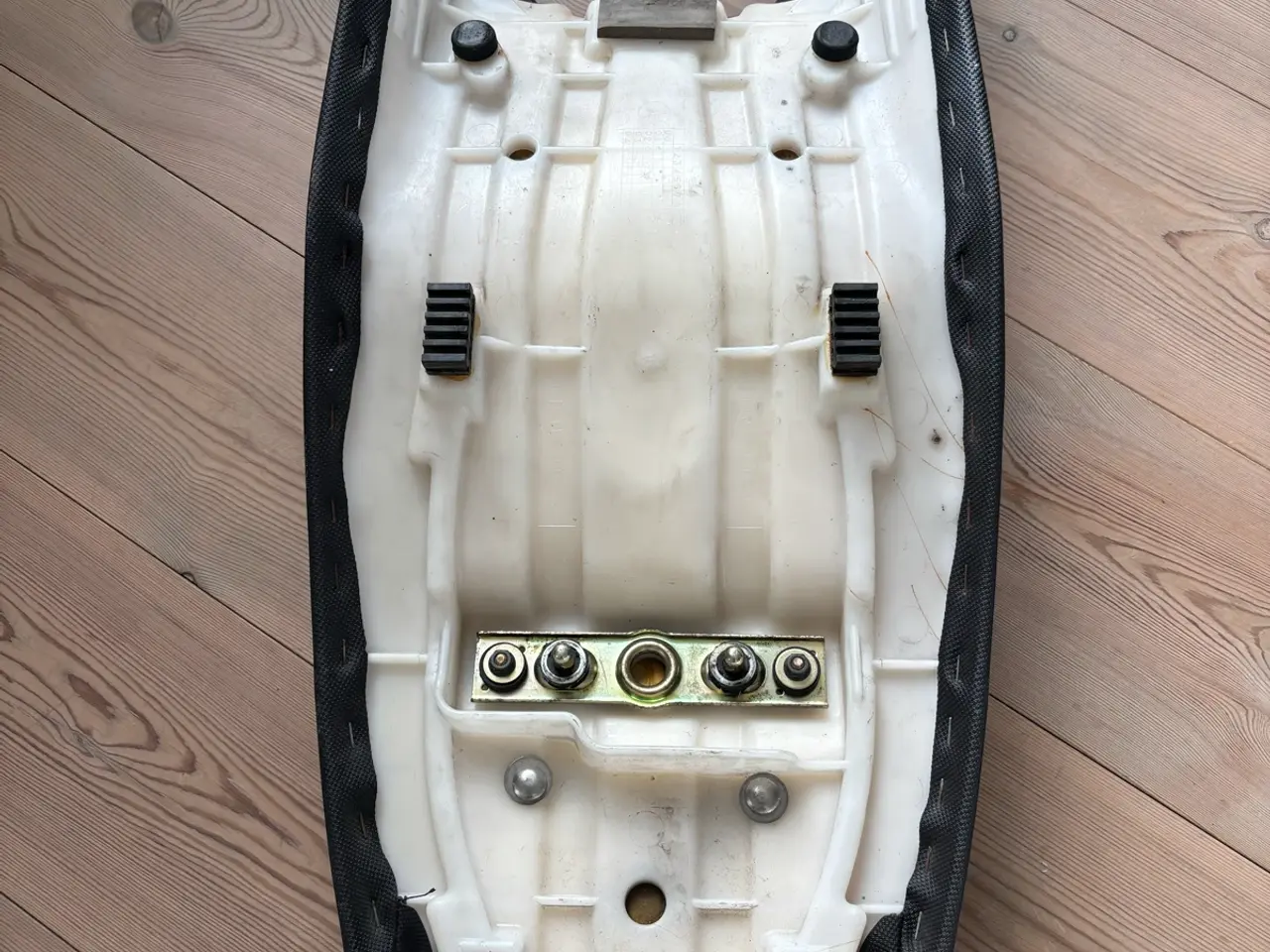 Billede 5 - Suzuki GS 500 sæde med givi  topboksbeslag 