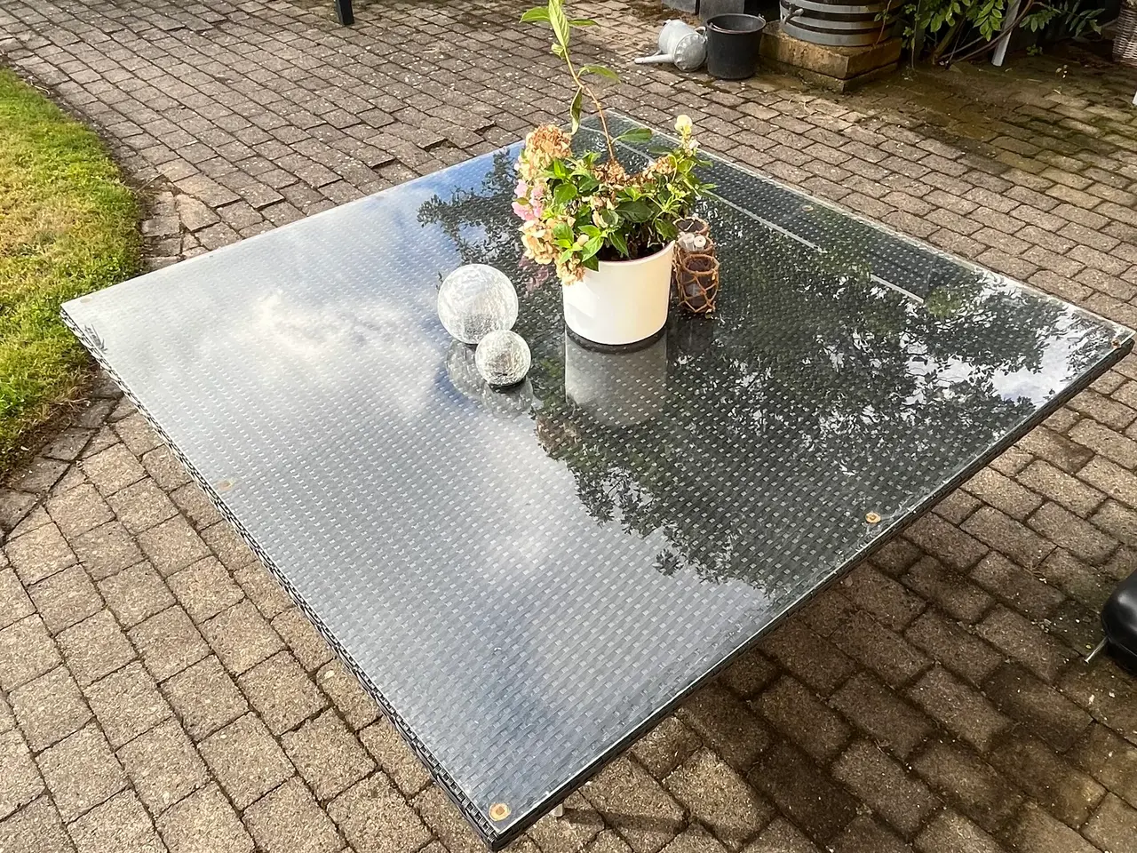 Billede 1 - Sort havebord med glasplade
