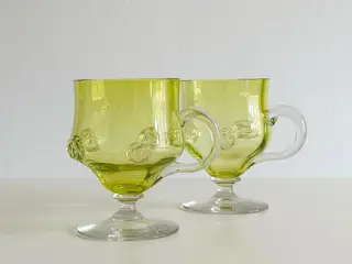 Kopper på fod, grønt glas, 2 stk samlet