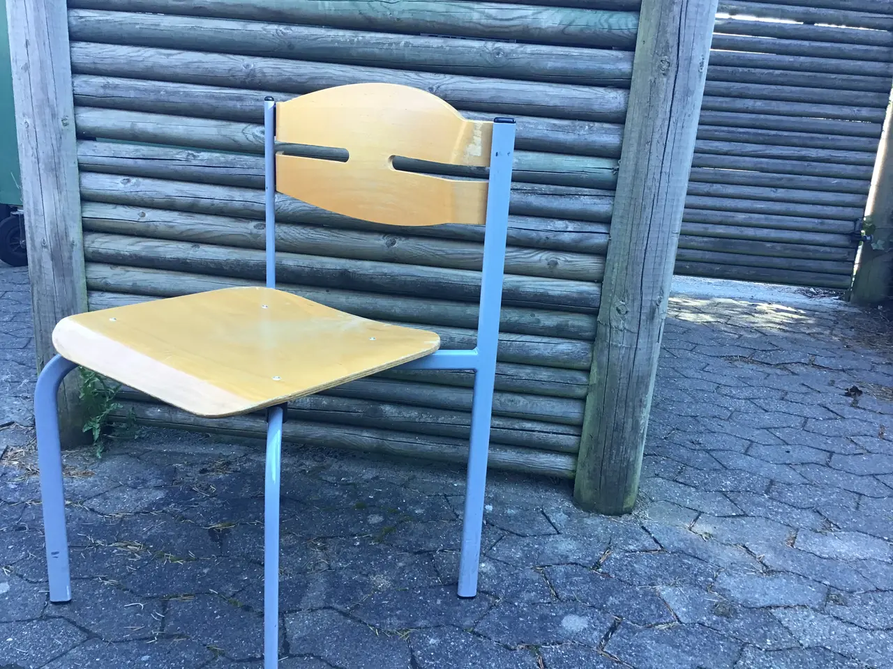 Billede 1 - 50 stk solide stole sælges for 20 kr. stykket
