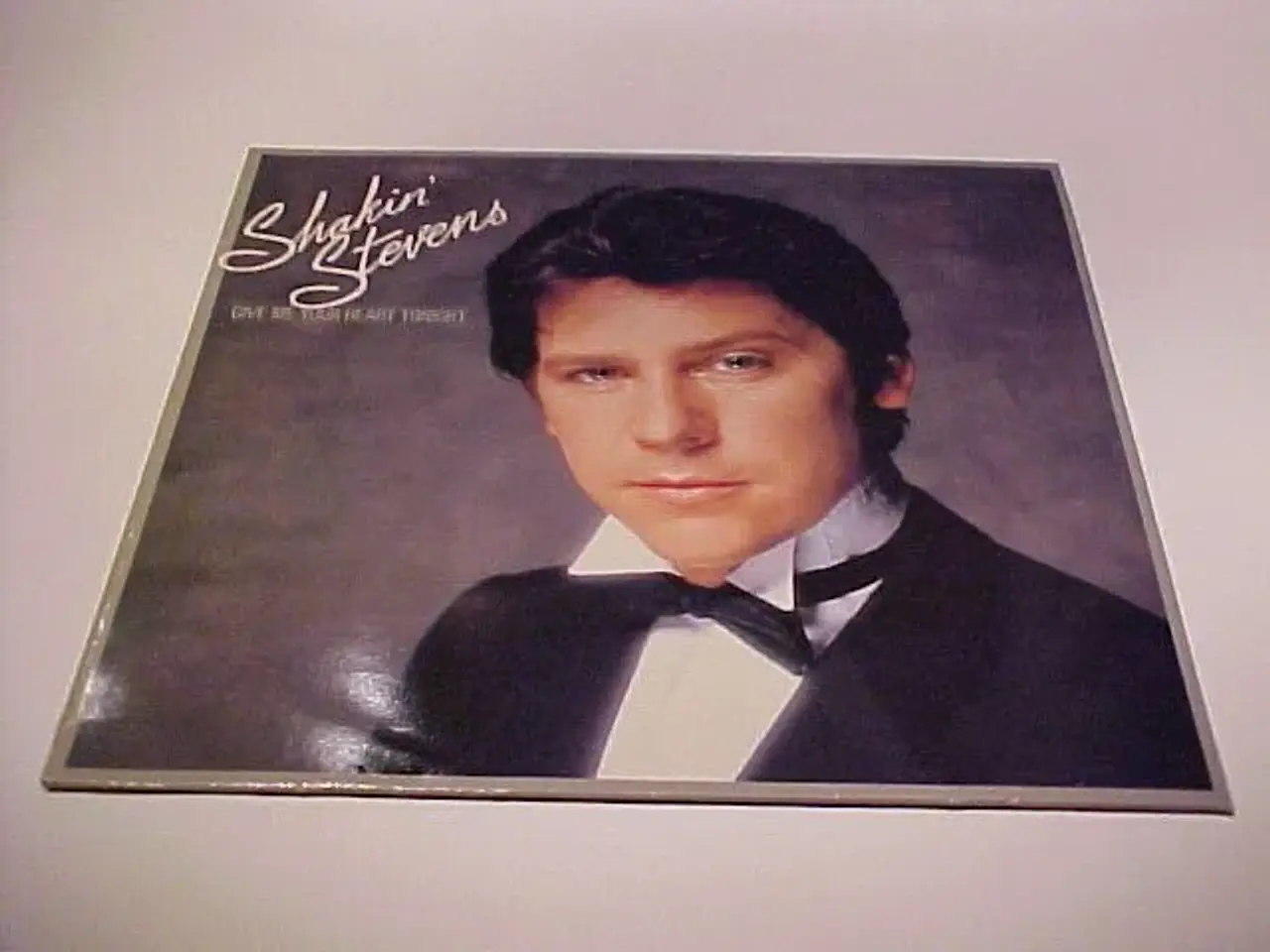 Billede 1 - Shakin Stevens-Give me your heart tonigh