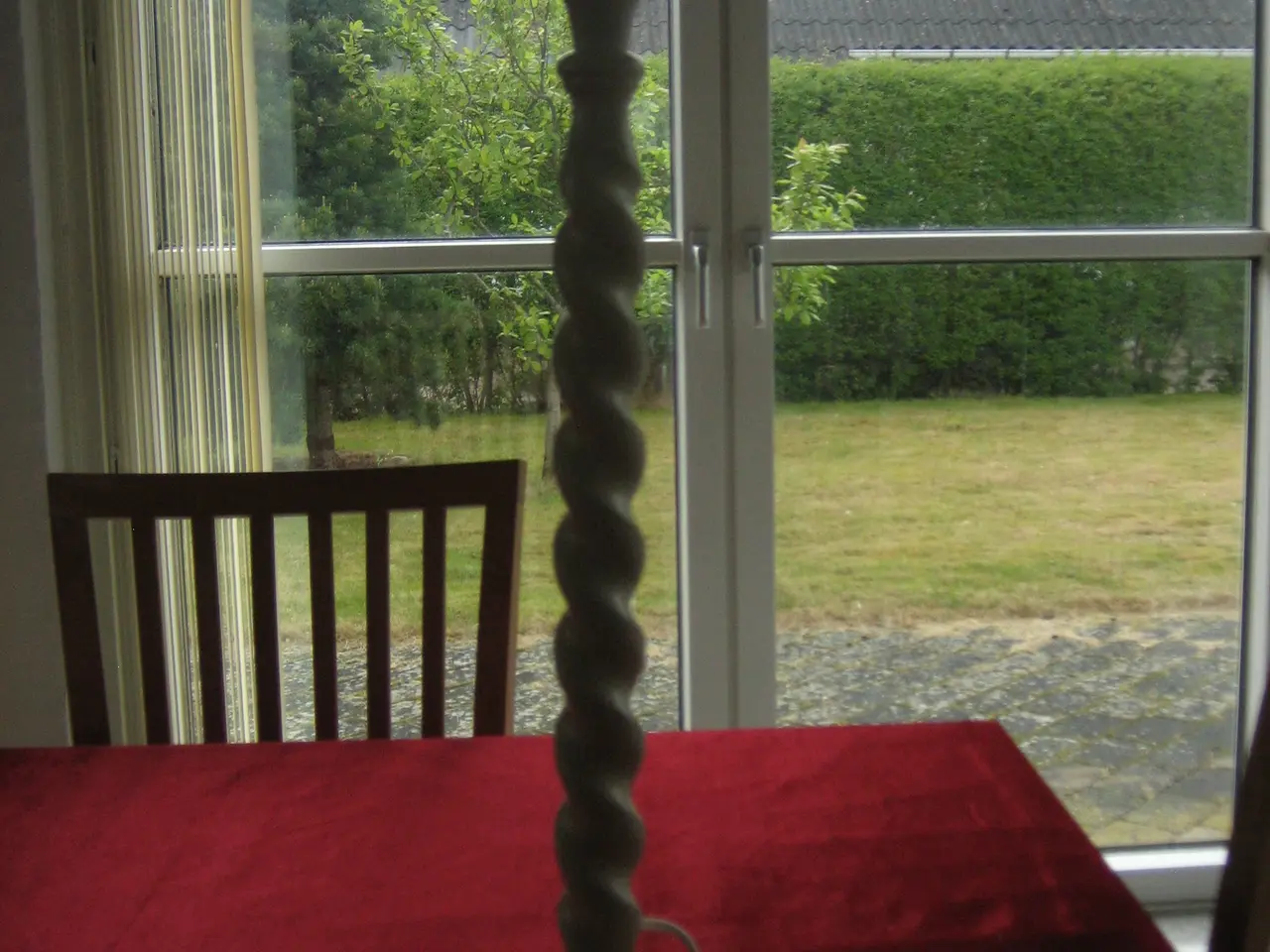 Billede 3 - Meget speciel bordlampe også høj.