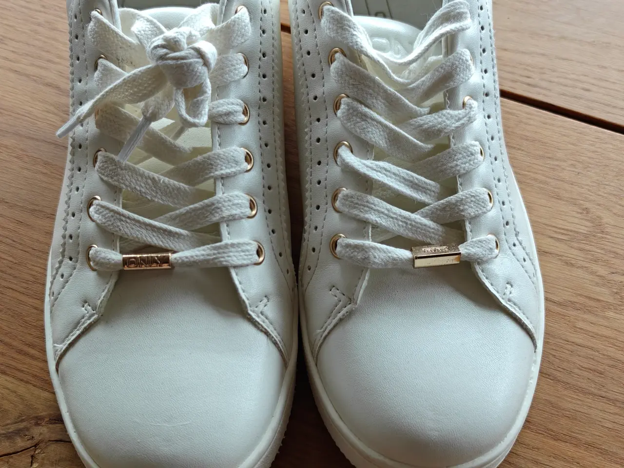 Billede 1 - Hvide/Rose Gold ONLY Sko (str. 39)