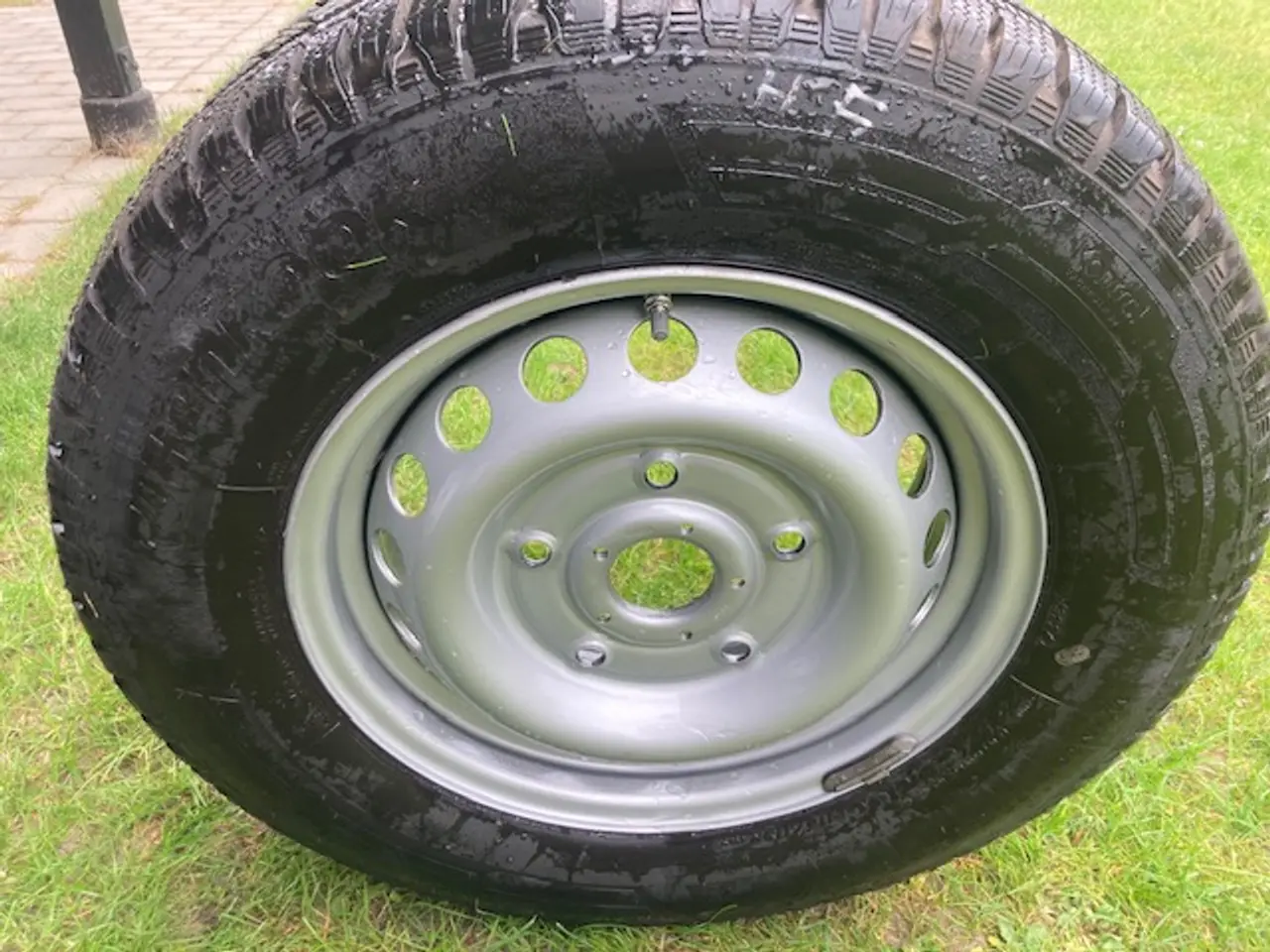 Billede 4 - 4 næsten nye vinterdæk til Ford transit/Autocamper