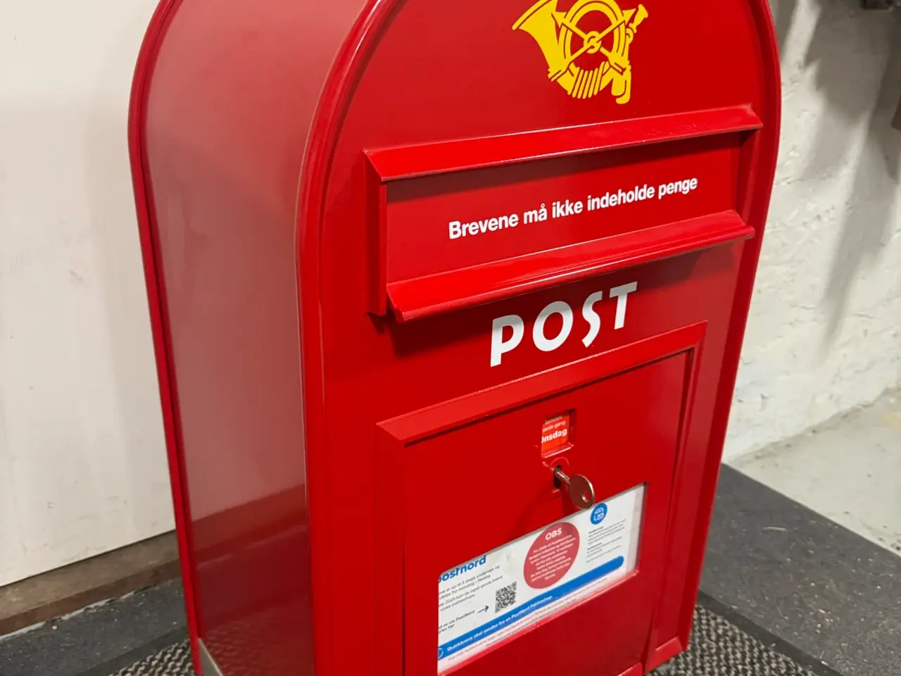 Billede 1 - Den ikoniske røde postkasse