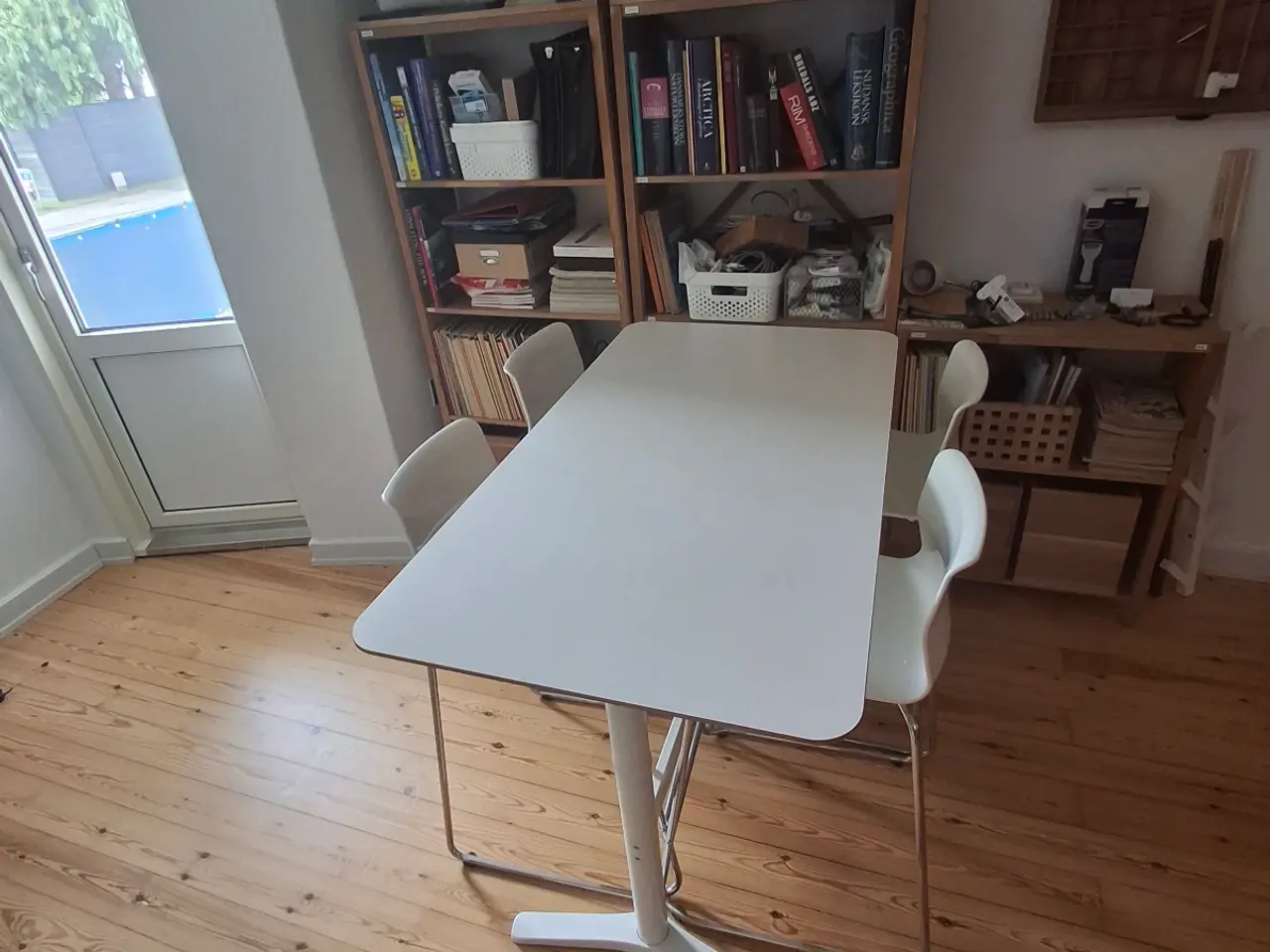 Billede 2 - Spisebord / skrivebord / barbord med 3 stole,