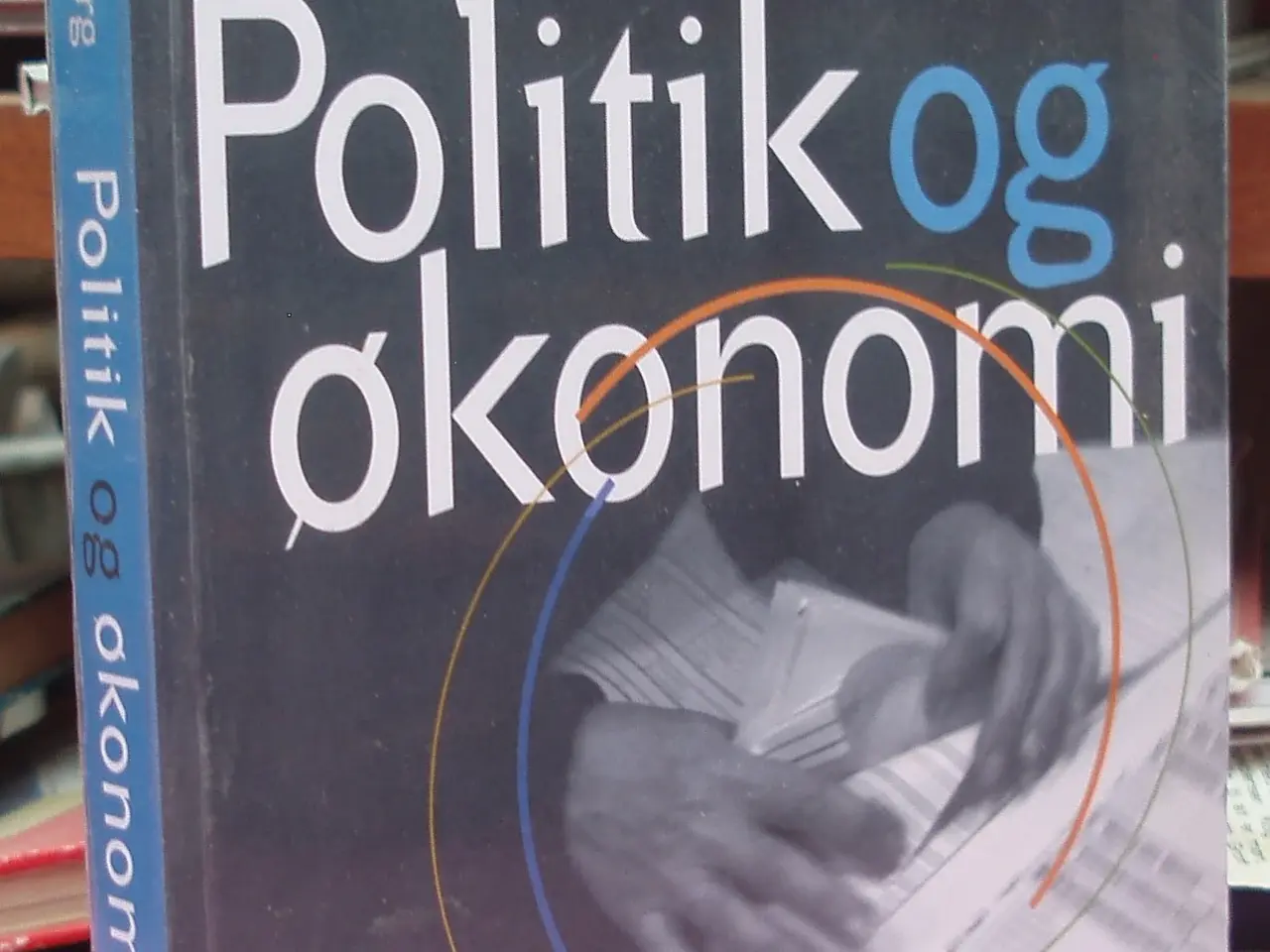 Billede 1 - Politik og økonomi af Gregers Friisberg
