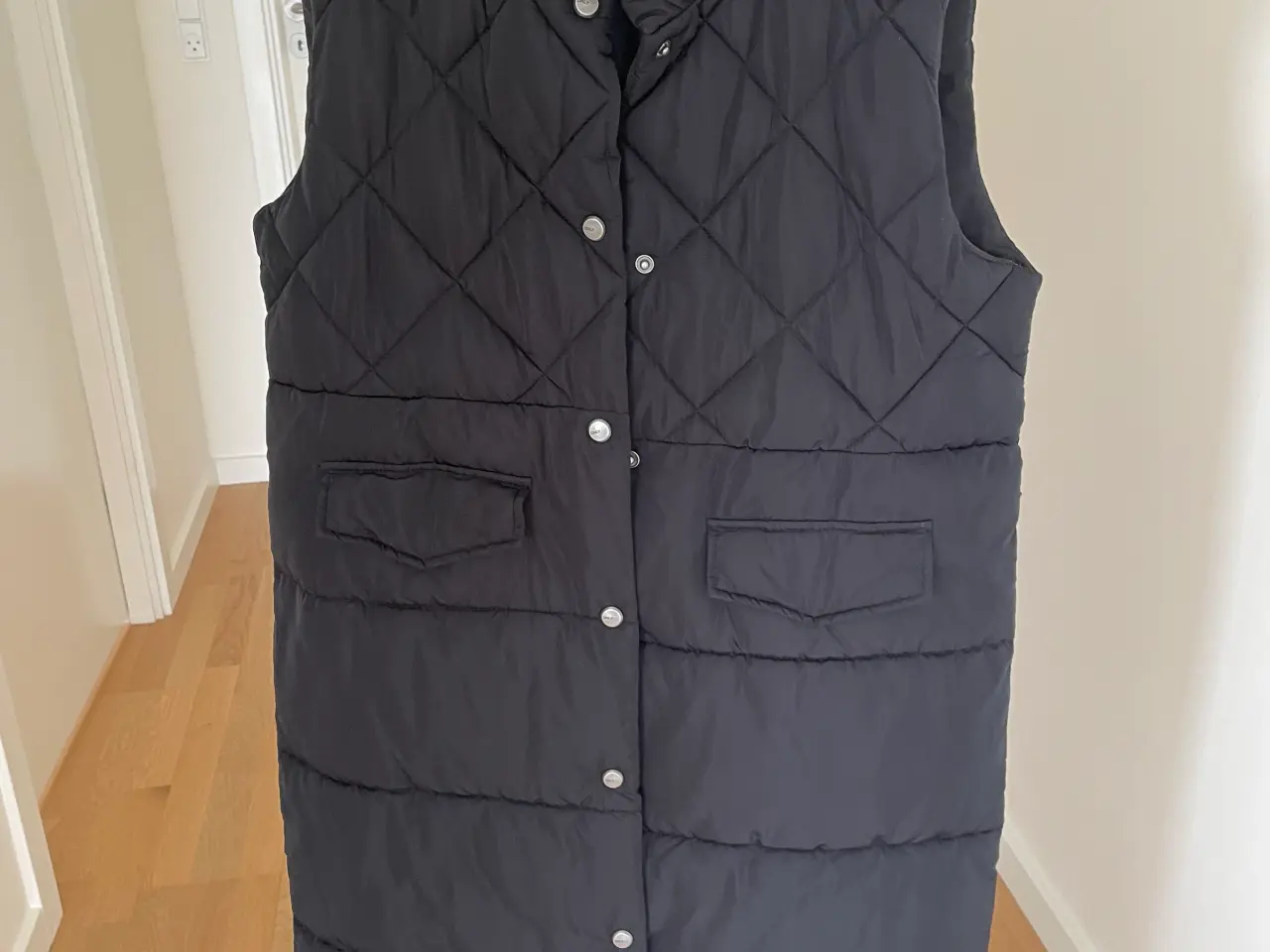 Billede 1 - Lang sort vest str S (M)