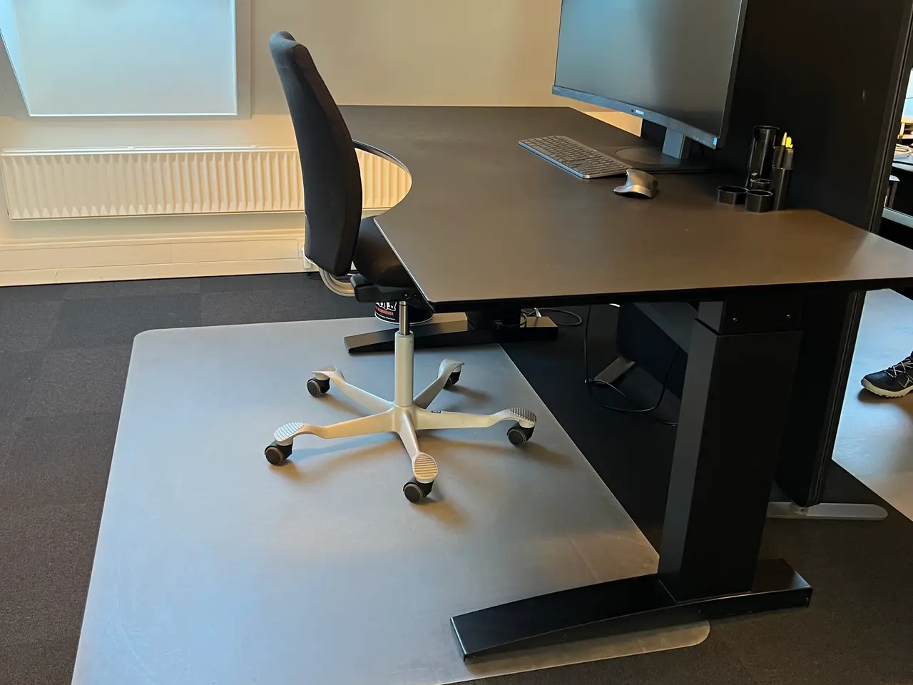 Billede 4 - Hæve sænkebord i sort 