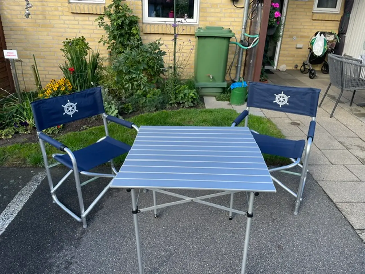 Billede 1 - Alu bord og 2 stole 