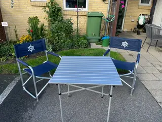 Alu bord og 2 stole