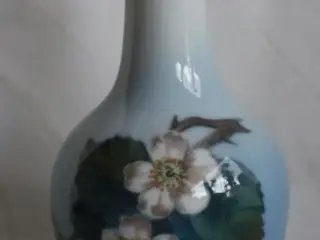 Vase med brombærranke fra Royal Copenhagen 