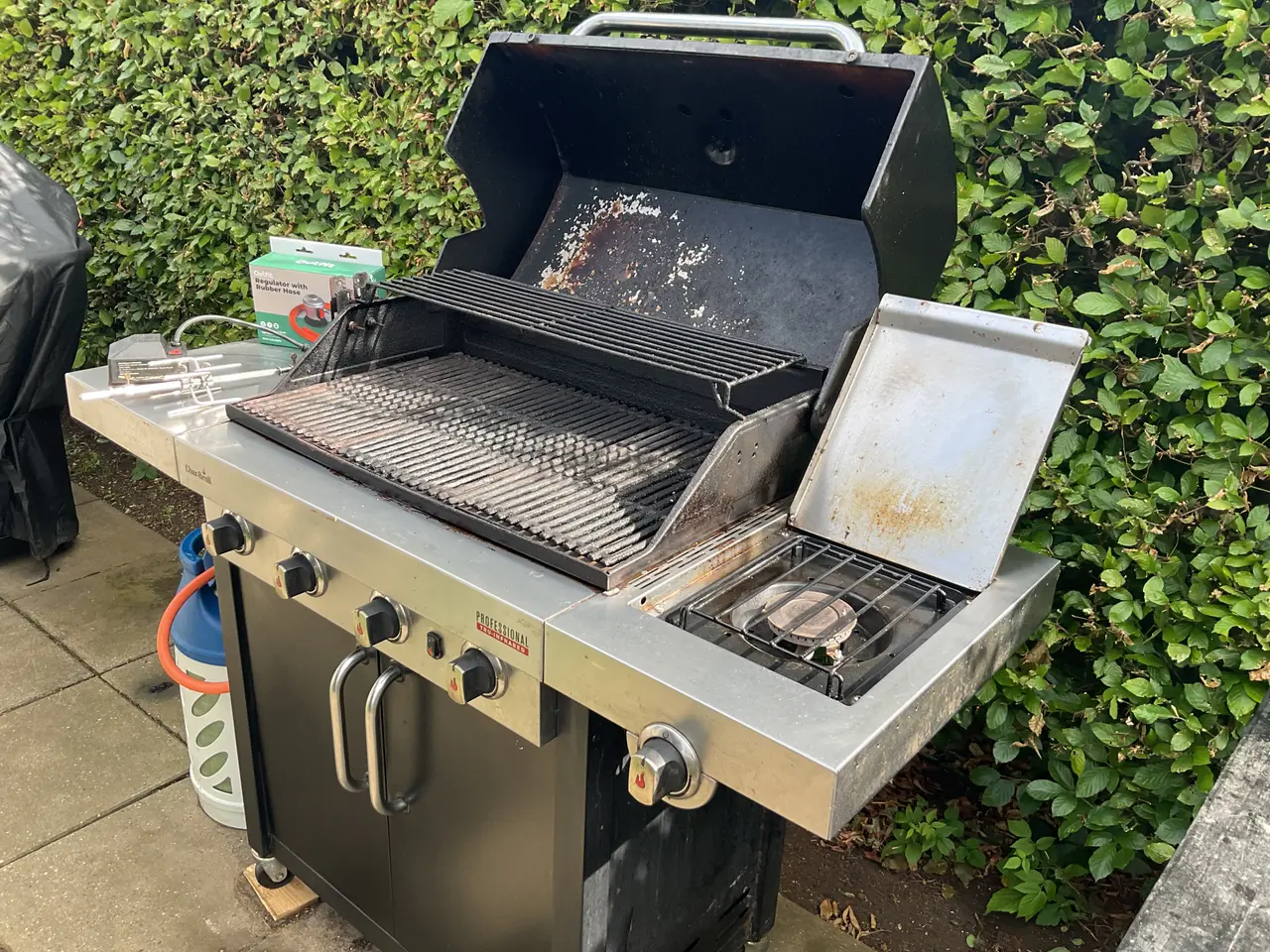 Billede 2 - Char-Broil Gasgrill med 4 brændere + sidebrænder 