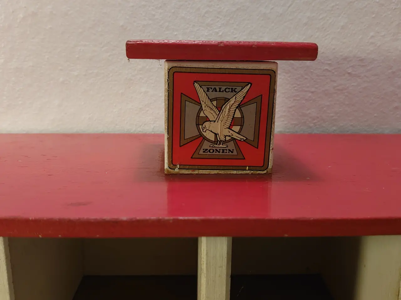 Billede 2 - Gammel Falck Zonen trægarage. L 35cm.