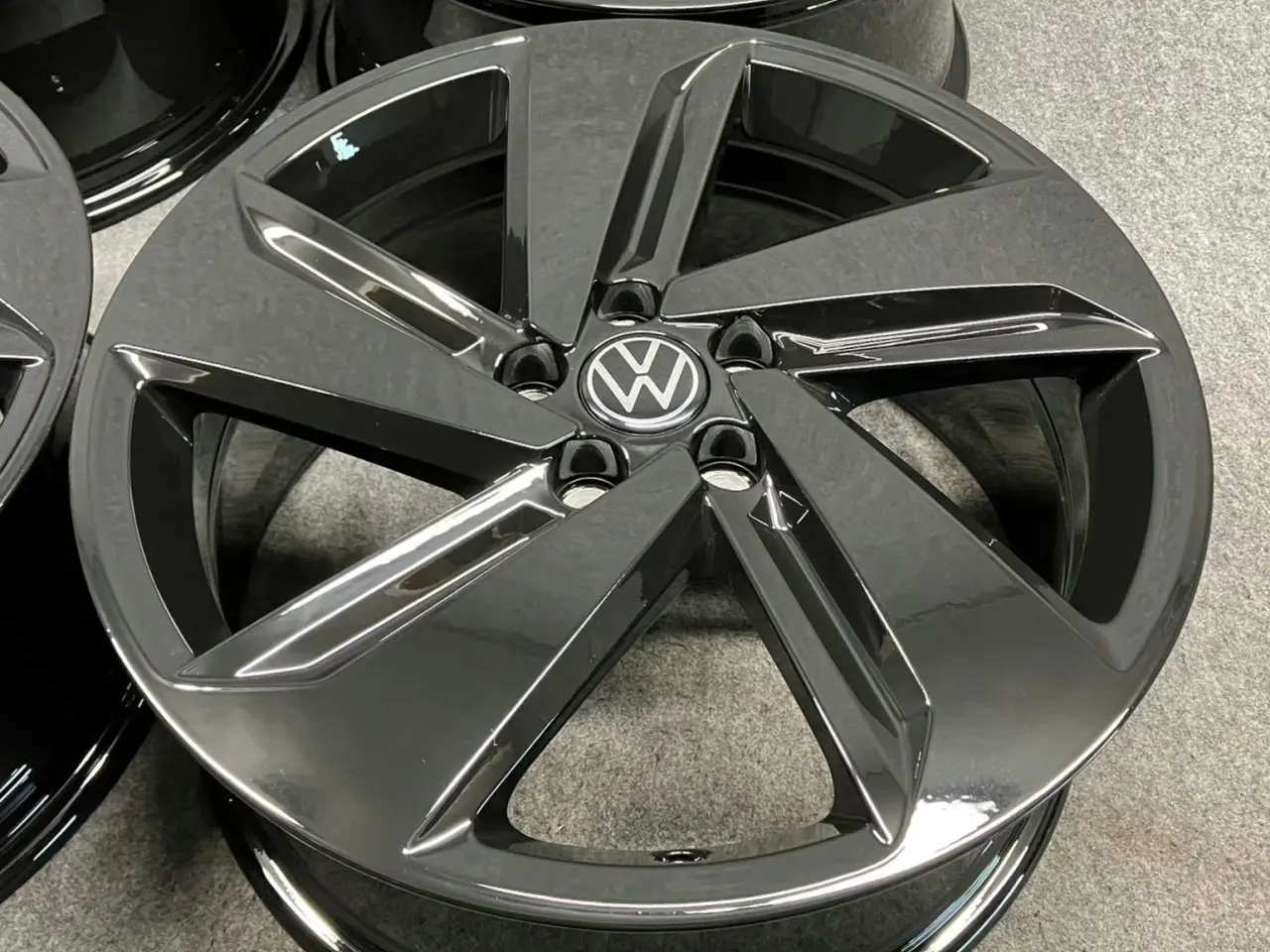 Billede 5 - ALUFÆLGE VW POLO MILTON 2G0 17"