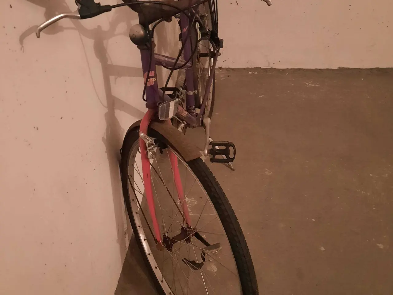 Billede 1 - Cykel slidt men god