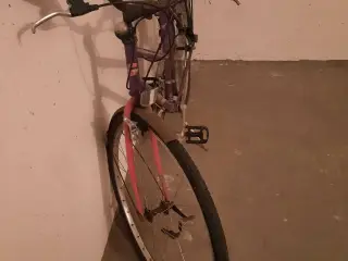 Cykel slidt men god