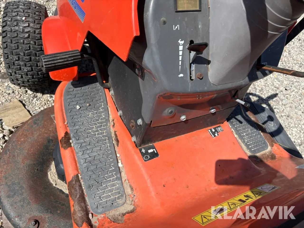 Billede 11 - Græsslåmaskine Husqvarna YTH 130