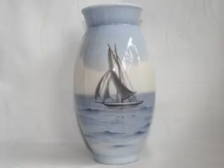 Vase med sejlskib fra Bing og Grøndahl