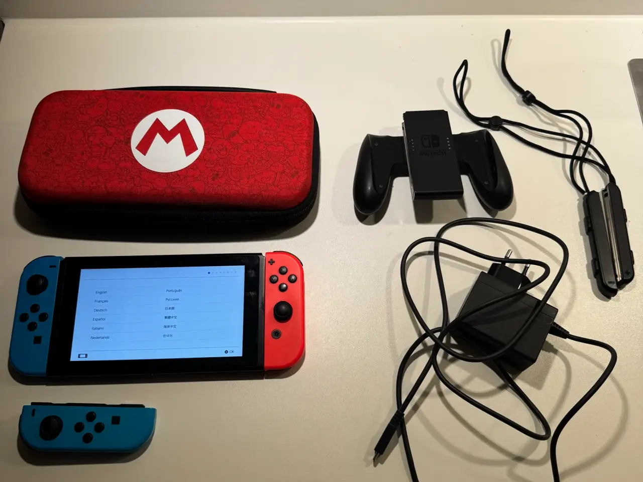 Billede 1 - Nintendo Switch V2 – Ekstra Joy-Con + Mario-etui