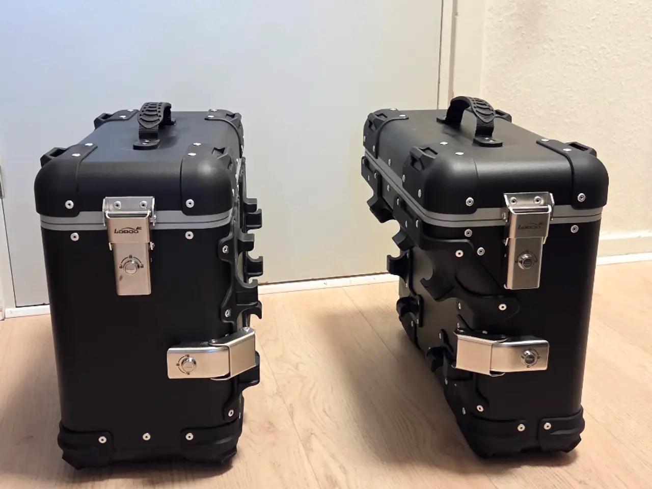 Billede 3 - VOGE sidekufferter i aluminium – 2 stk.