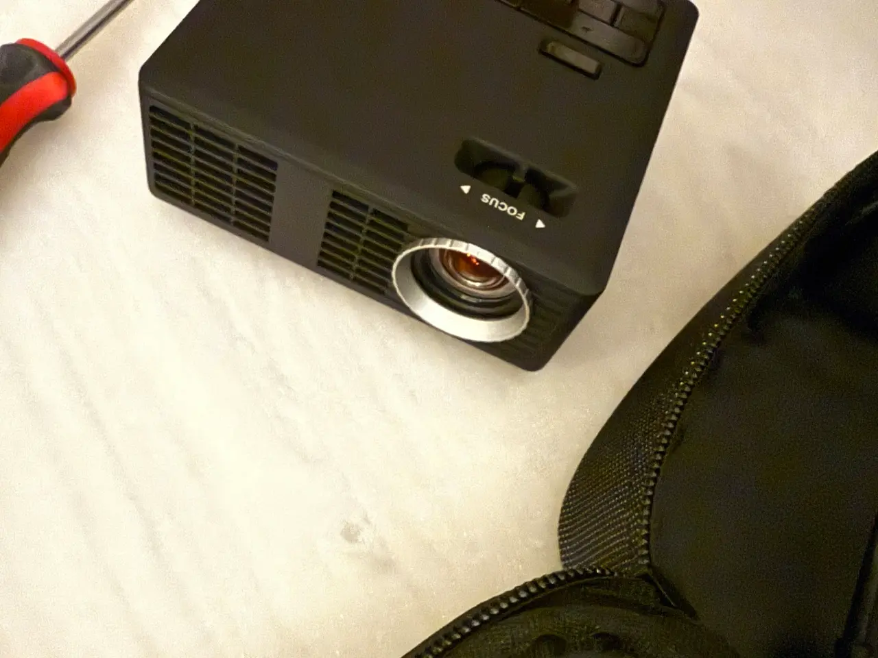 Billede 1 - Optoma mini projekter - ikke brugt. Nypris 5000