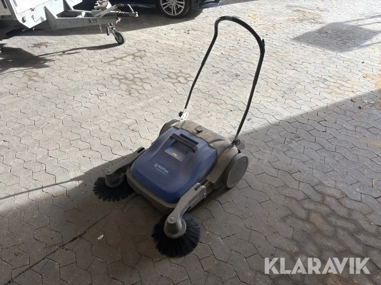 Billede 1 - Fejemaskine Nilfisk Floortech 592M med sidebørster