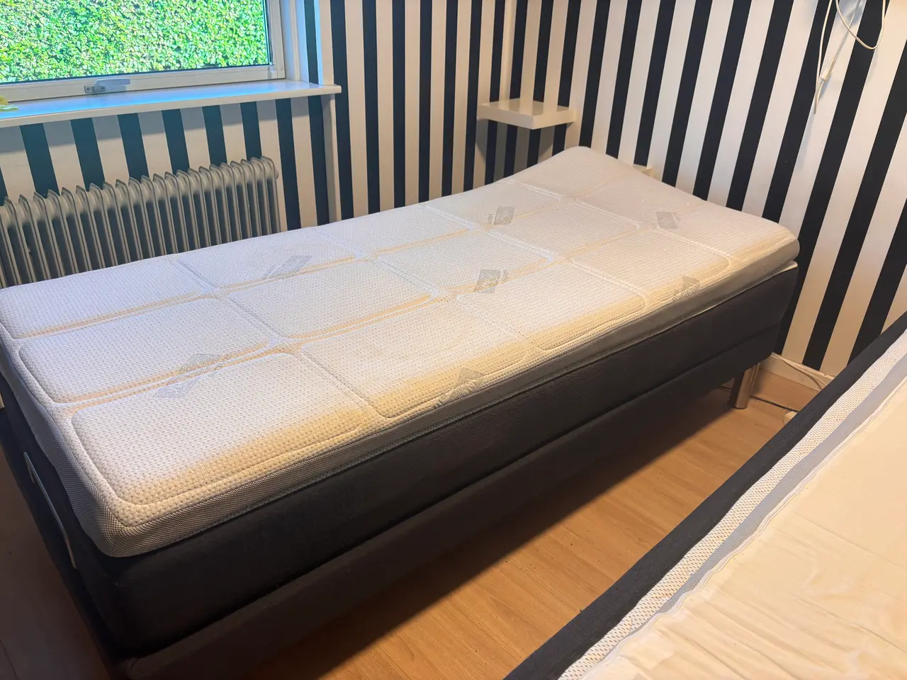 Billede 4 - 2 enkelte elevations senge 
