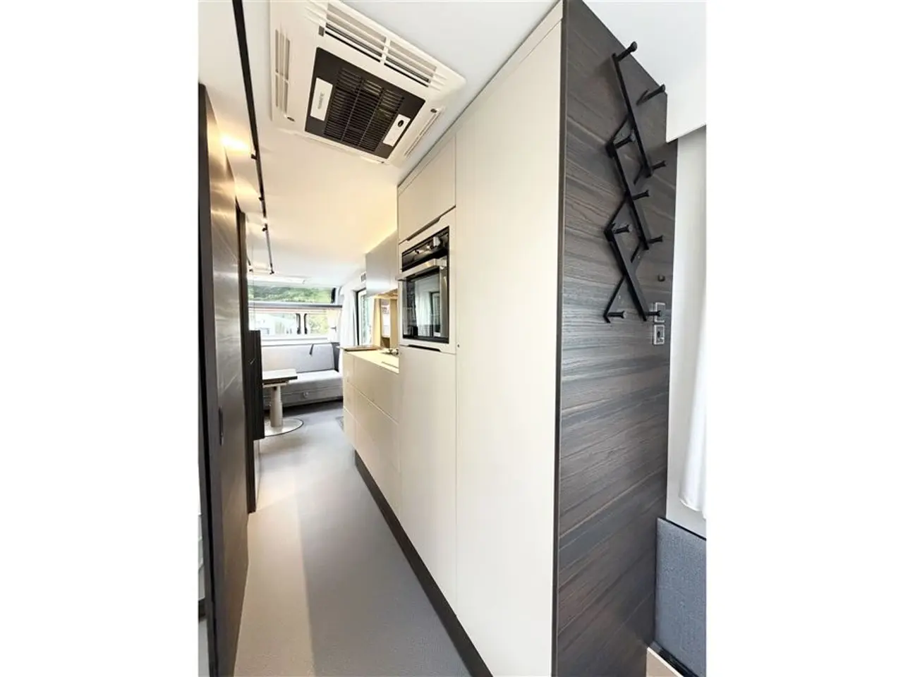 Billede 25 - 2022 - Adria Astella 754 DP Queensbed-Alde-Gulvvarme-El Thule markise