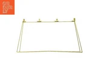 Guldfarvet lysestage med plads til 4 lys (str. 60x33 cm)