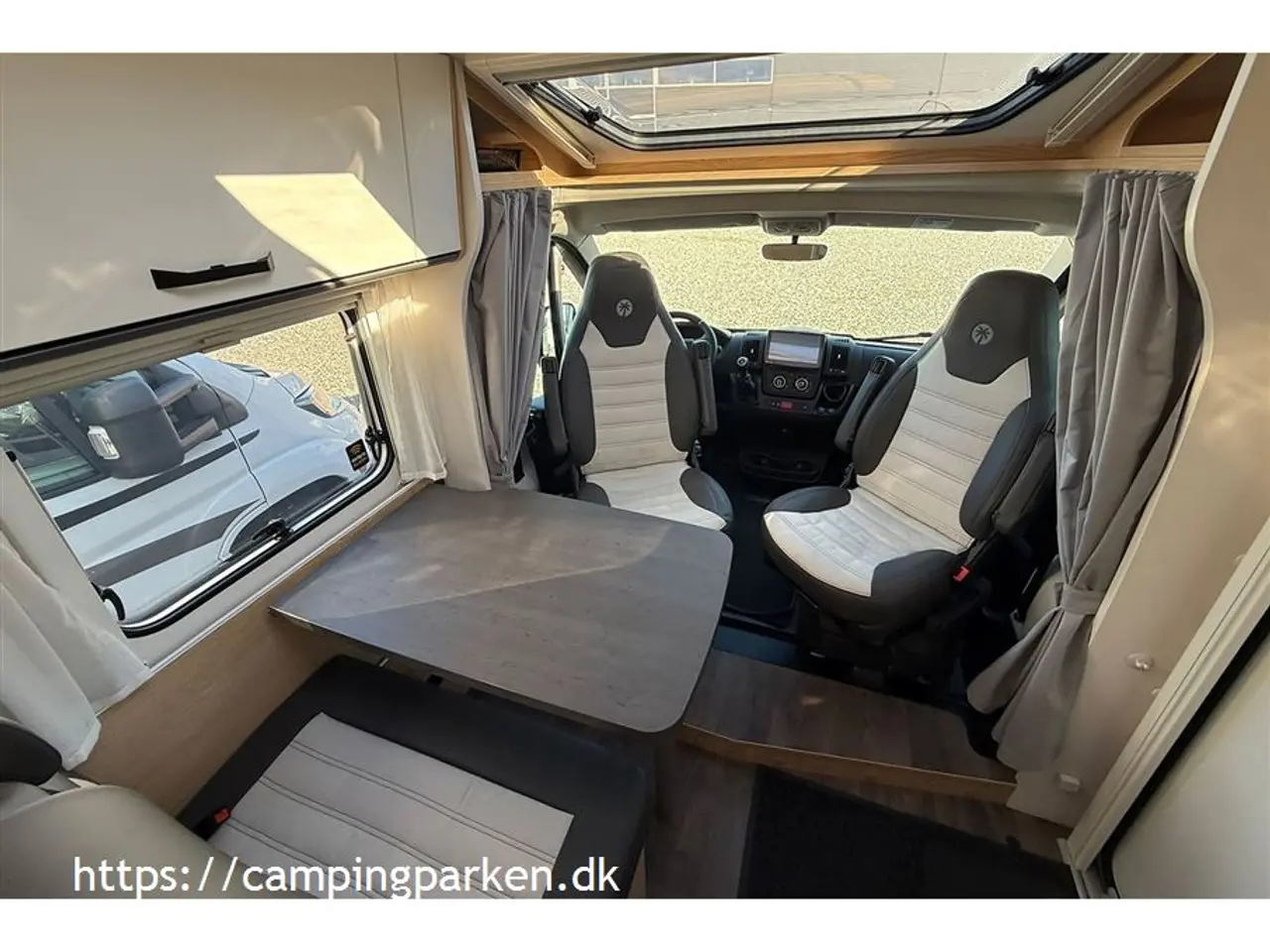 Billede 3 - 2024 - SunLight VAN V66 Adventure   Sunlights populære smalle Van med enkeltsenge og meget udstyr