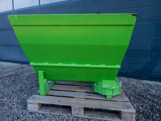 Avant Topdresser