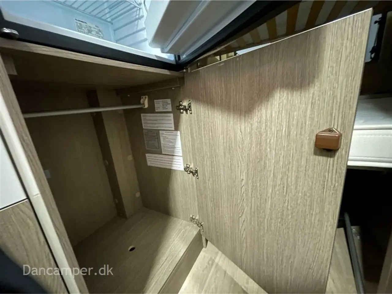 Billede 39 - 2023 - Chausson ROAD LINE V594 VIP MAX UNDER KLARGØRING! Super spændende, kort van med to dobbeltsenge på tværs i køjesystem. 2,2, L motor , 140 HK, solcelle og markise m.m.