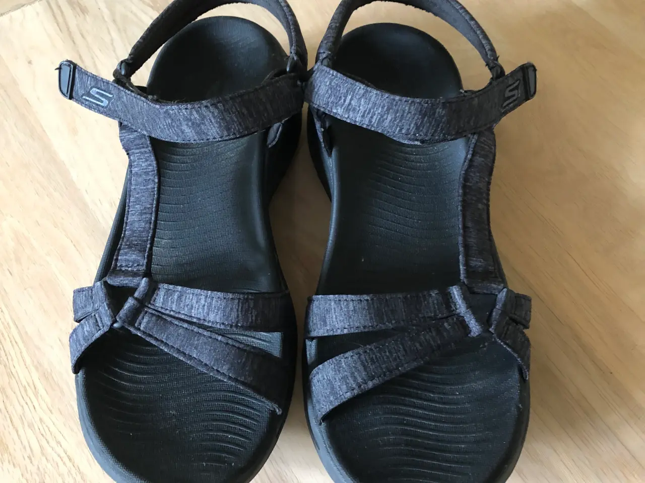Billede 3 - Sketchers sandaler str 39.