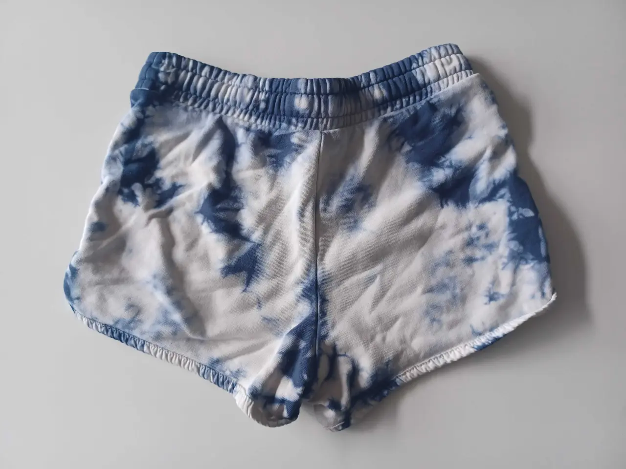 Billede 2 - Tie dye shorts str 8