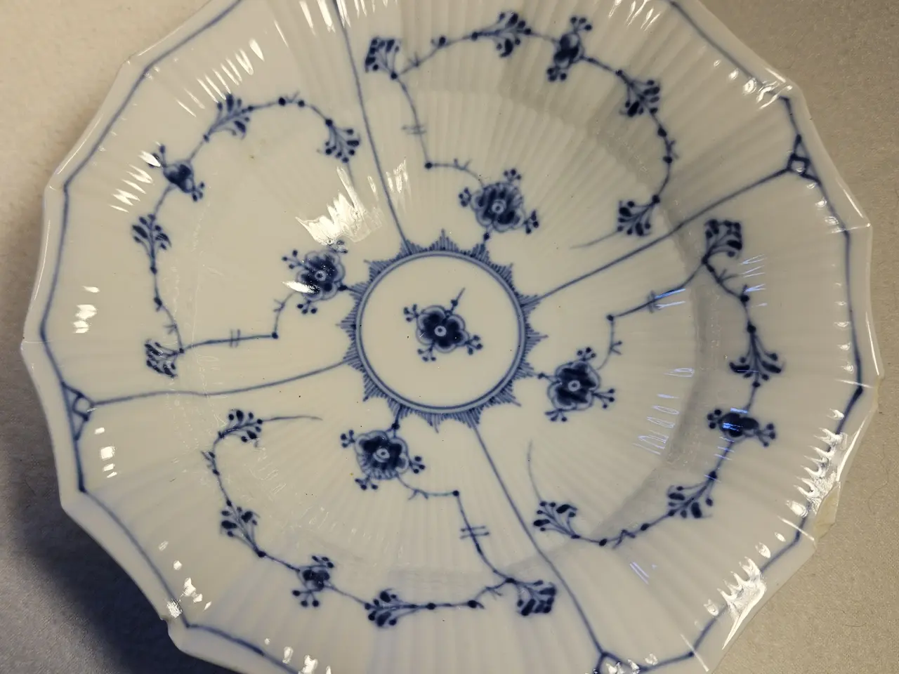 Billede 2 - Royal Copenhagen musselmalet kantede skåle 142/140