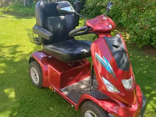 Flot rød elscooter sælges