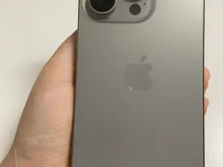 iPhone 15 pro 256 GB titanium
