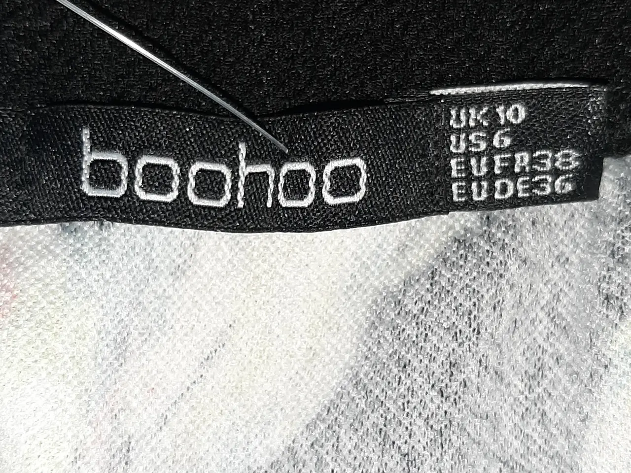 Billede 4 - Jumpsuit f.BooHoo /flotte blomster/stropper 