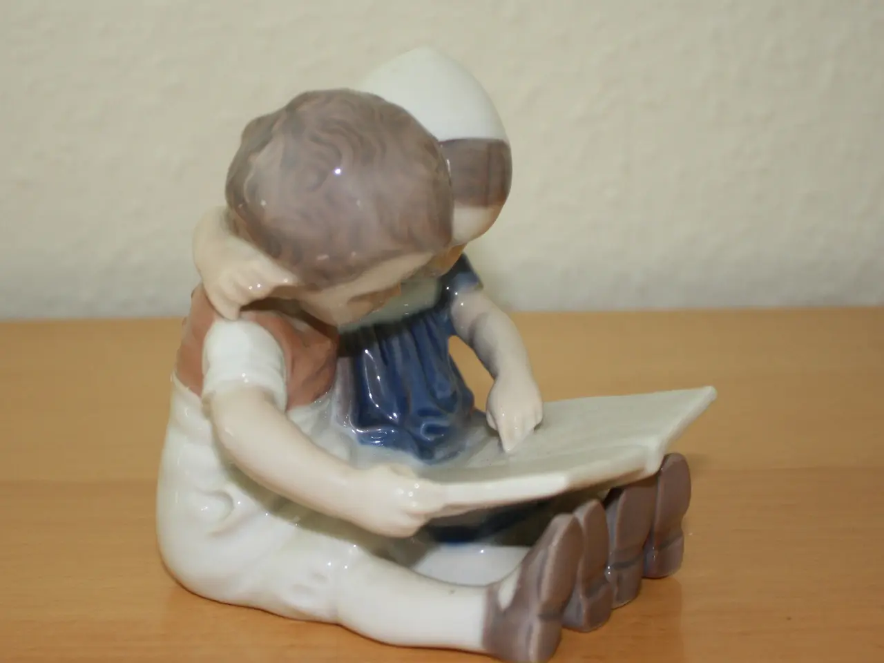 Billede 6 - Læsende børn, figur fra Bing og Grøndahl