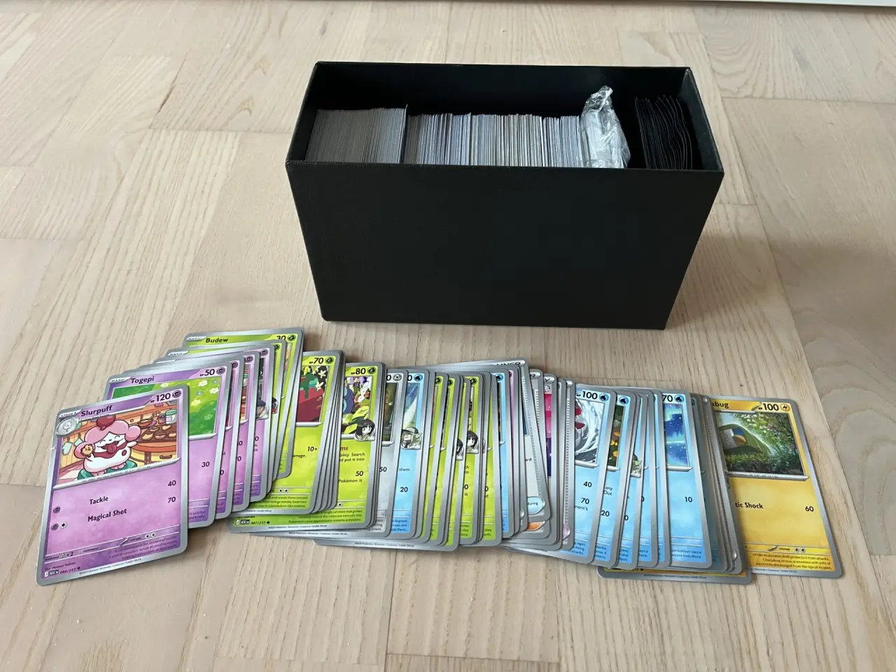 Billede 1 - 🎁 Pokémon kort til børn – 500 stk+holo+sleeves