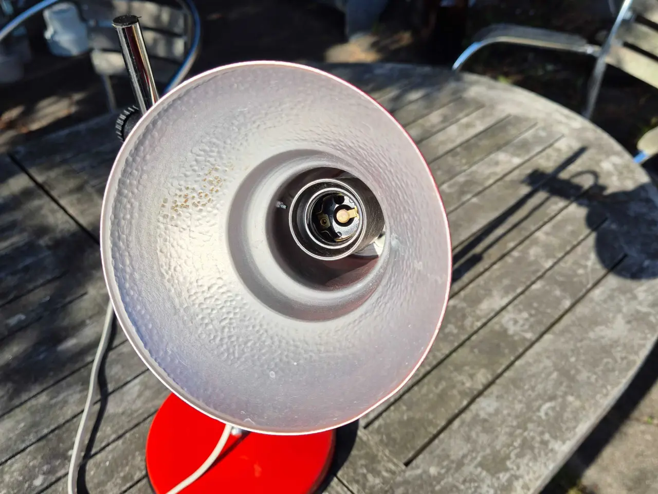 Billede 7 - Rød bordlampe i god stand