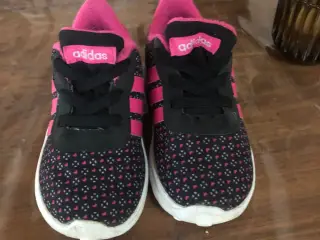 Adidas sneakers str 22