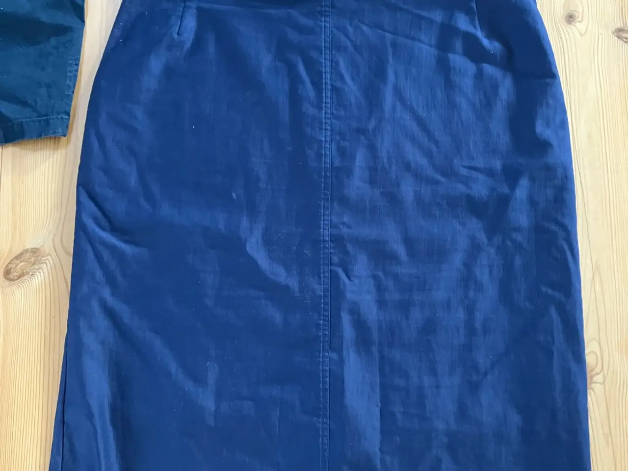 Billede 2 - Shorts, capri, nederdele str. 42