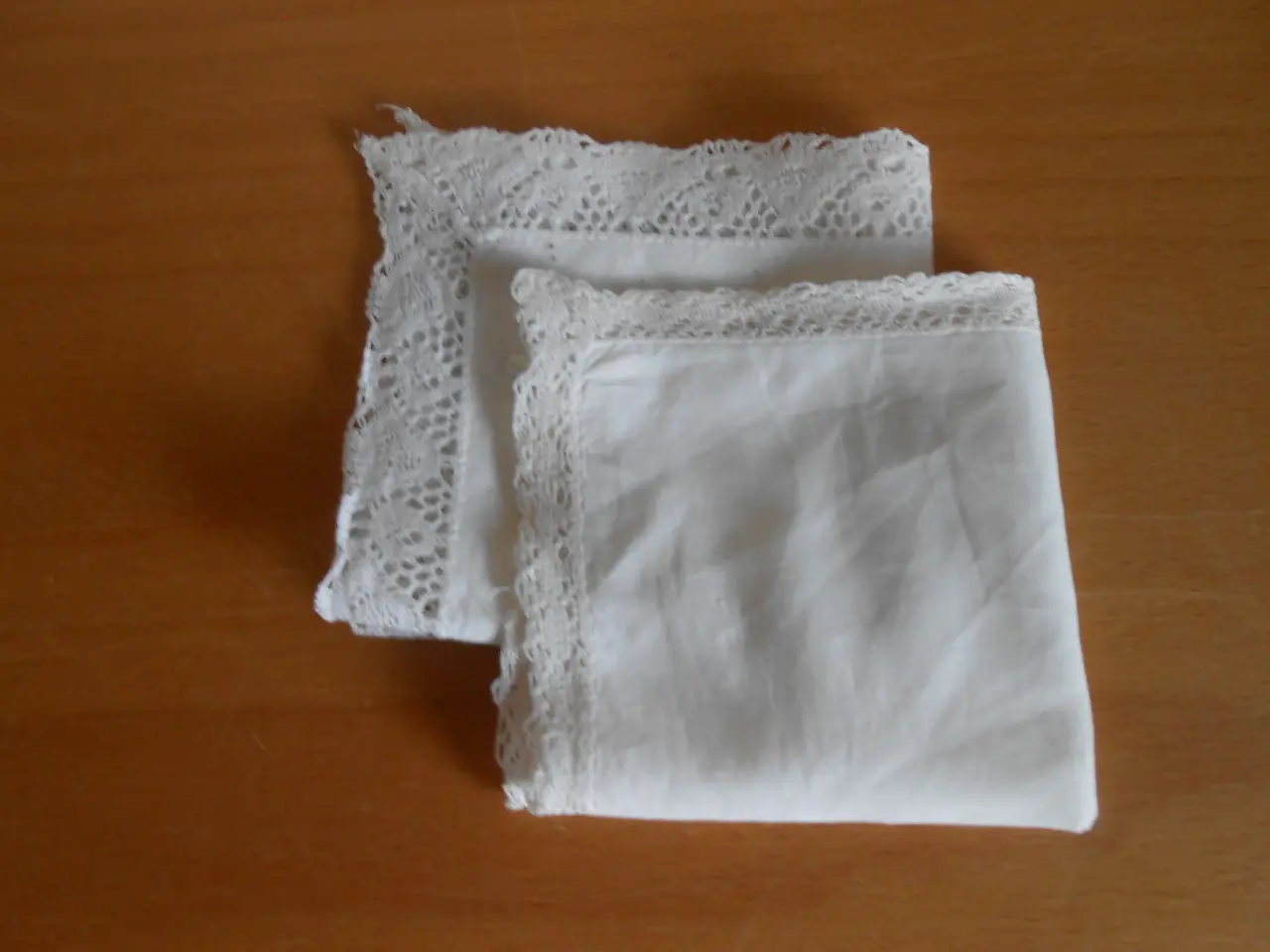 Billede 13 -  Broderet gemmemappe til