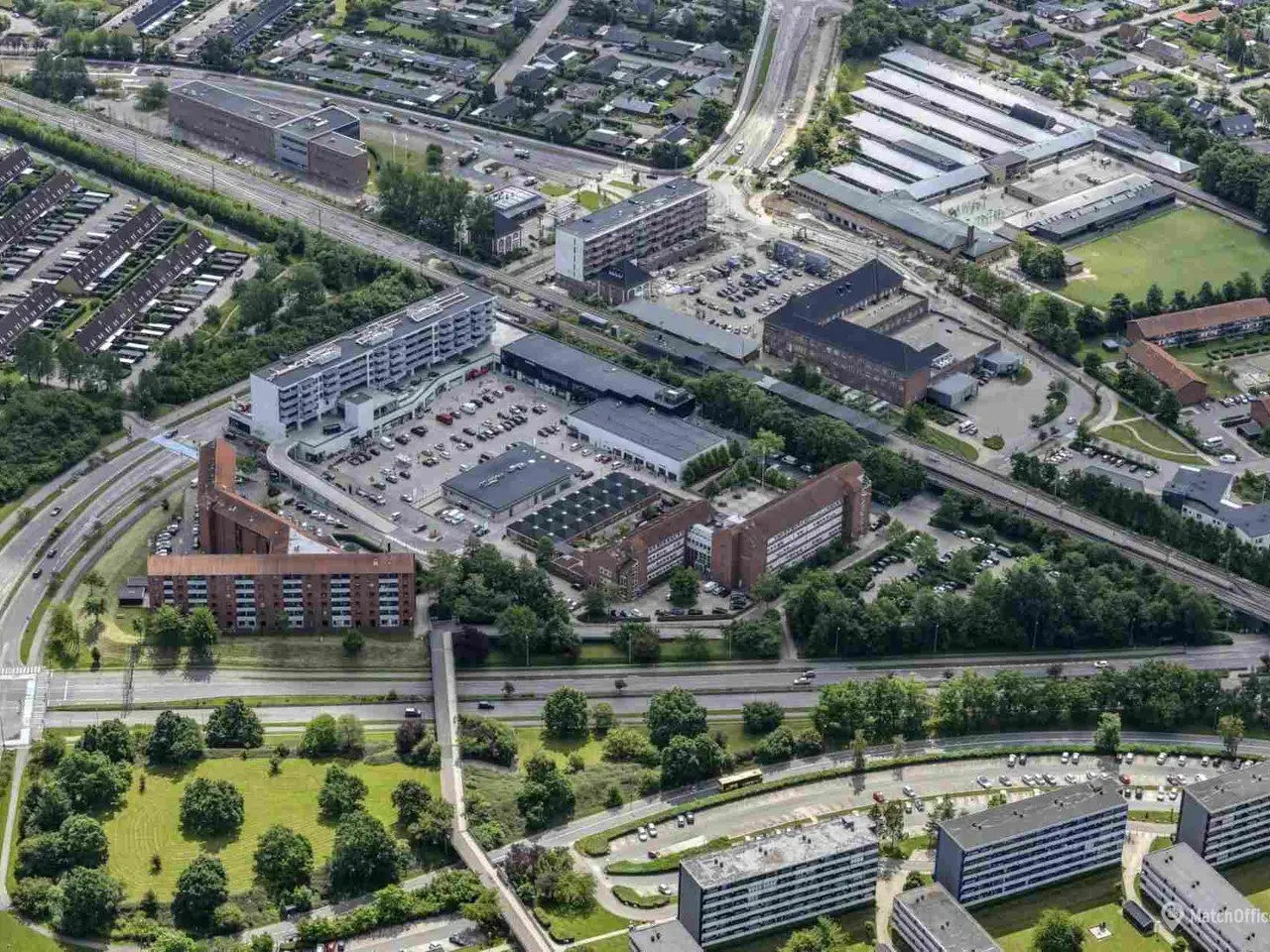 Billede 5 - Velbeliggende rammer med rigtig god eksponering og stor glasfacade